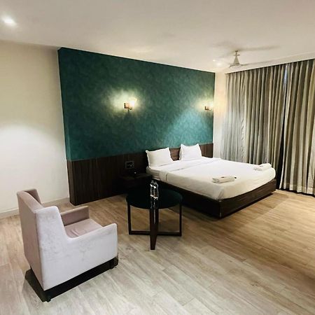 Hotel Elegant Inn Surat Eksteriør billede