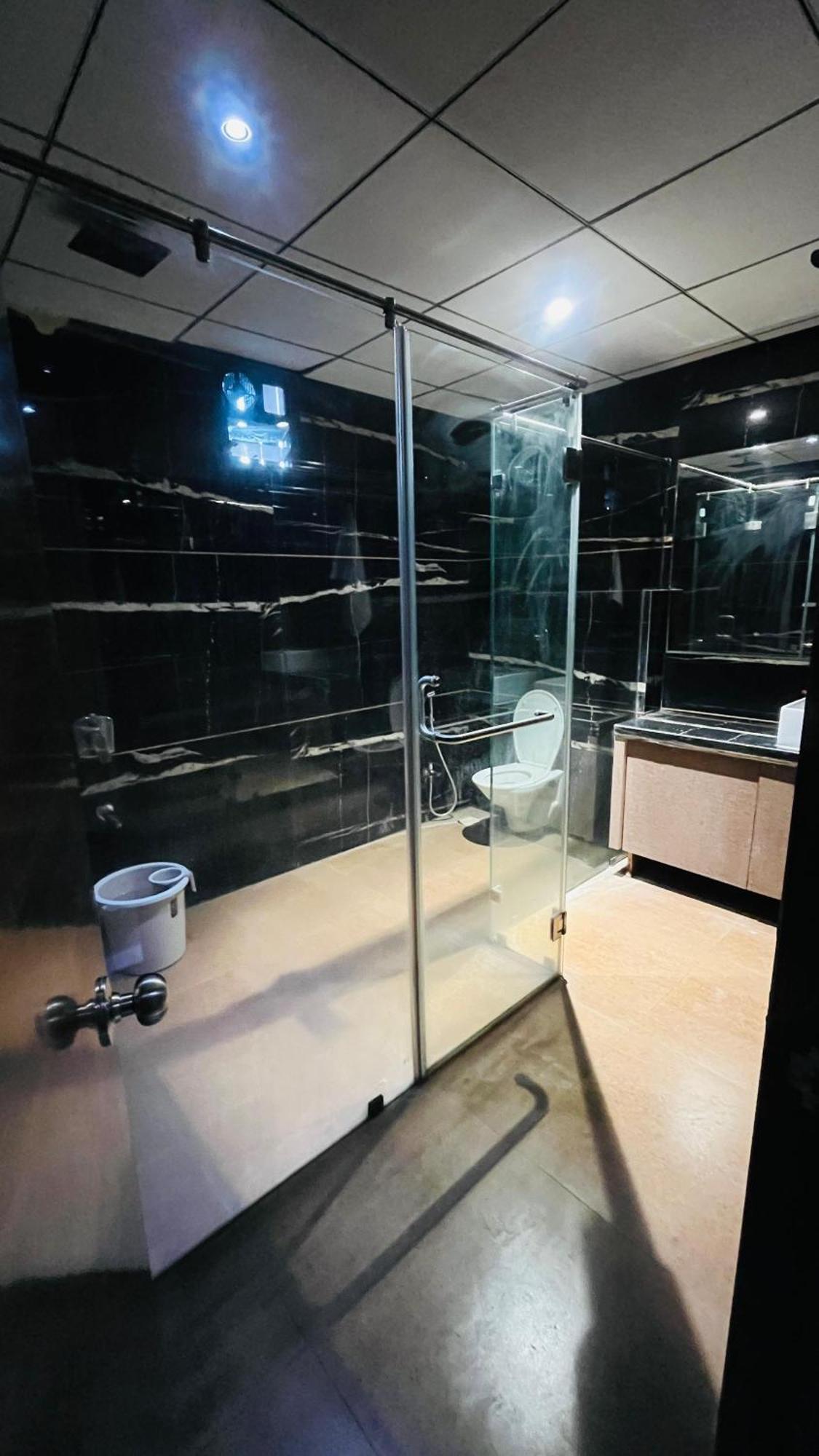 Hotel Elegant Inn Surat Eksteriør billede