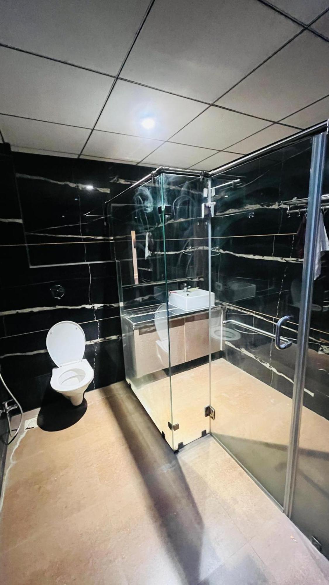 Hotel Elegant Inn Surat Eksteriør billede