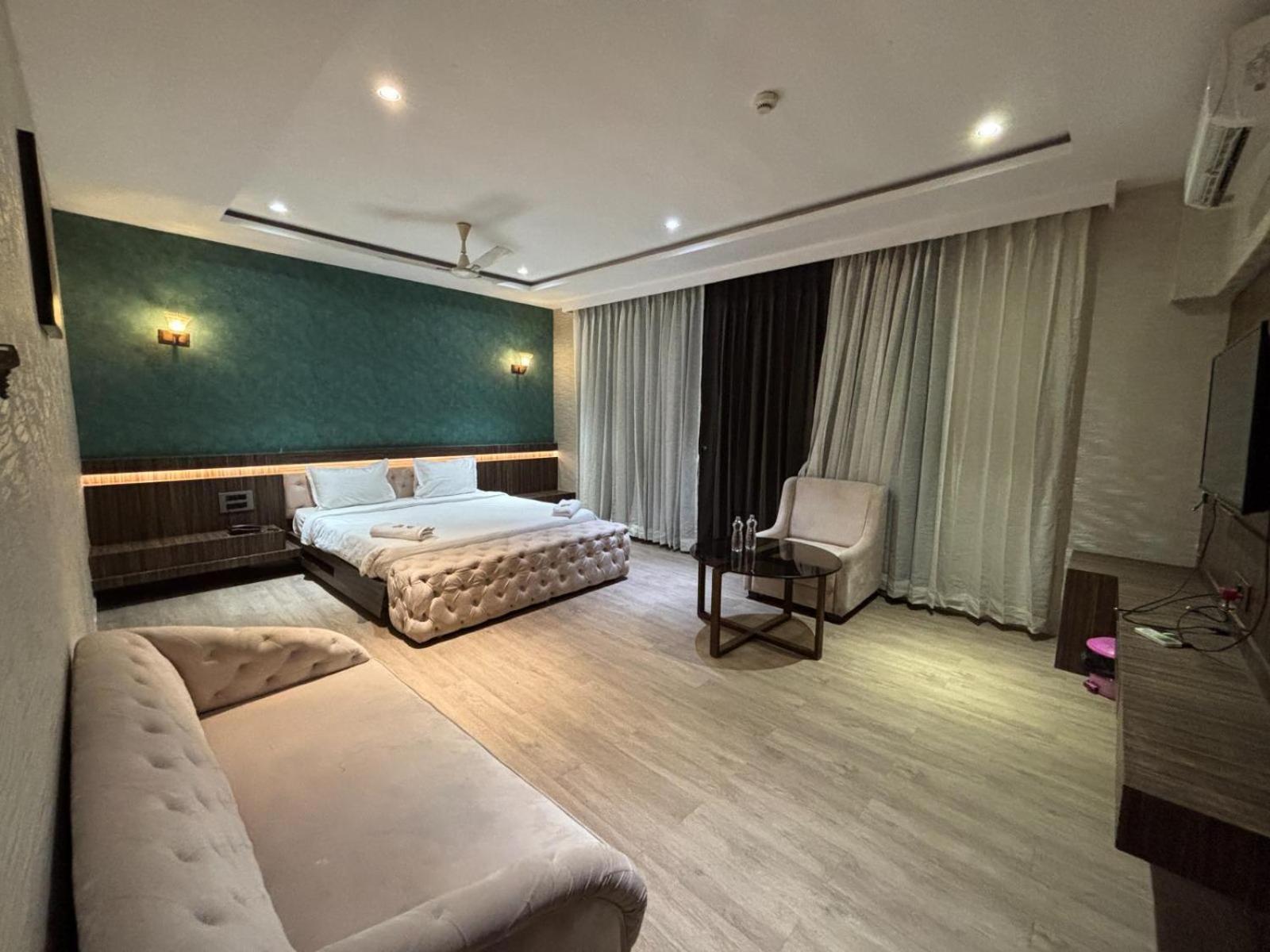 Hotel Elegant Inn Surat Eksteriør billede