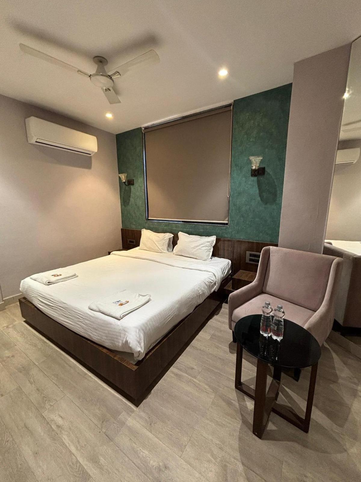 Hotel Elegant Inn Surat Eksteriør billede