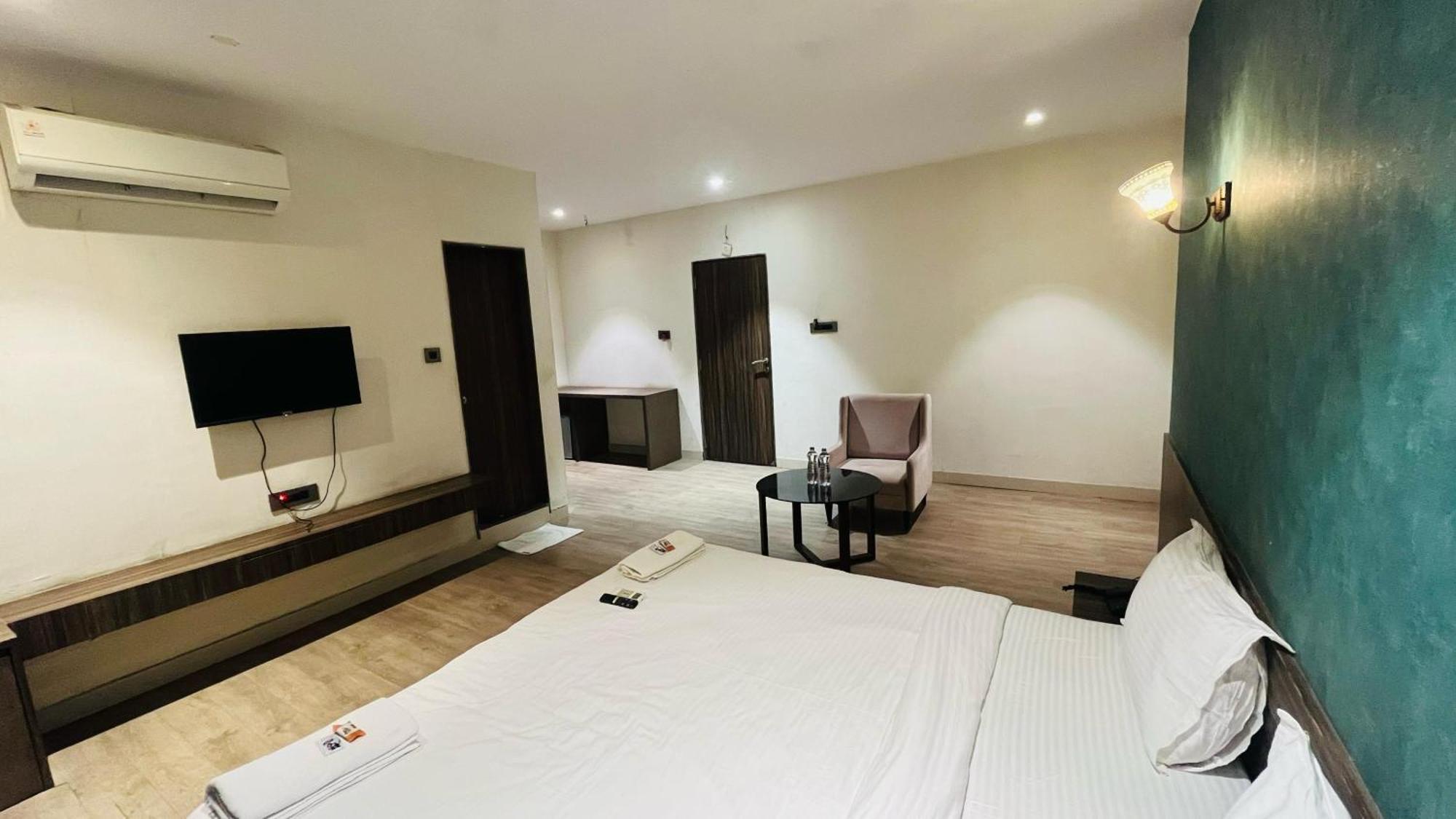 Hotel Elegant Inn Surat Eksteriør billede